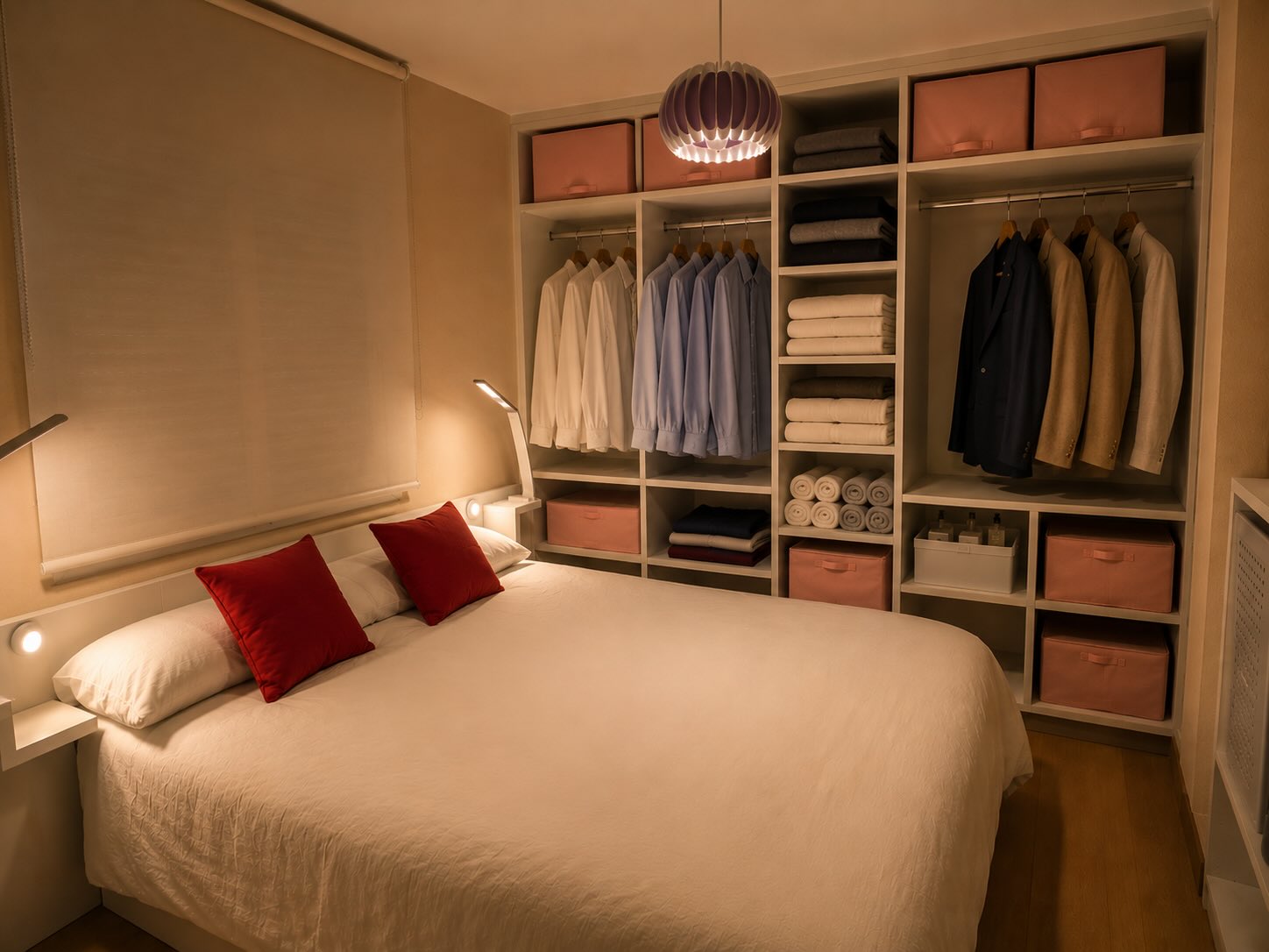 Dormitorio principal con almacenaje y luz cálida